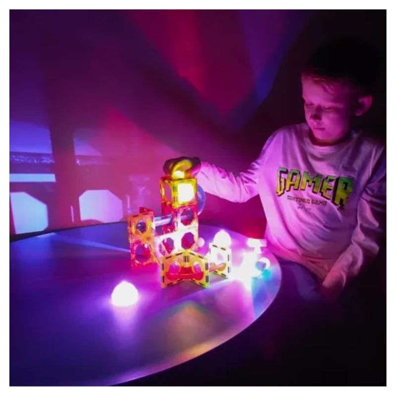 Магнитен конструктор, 77 части, светещи елементи