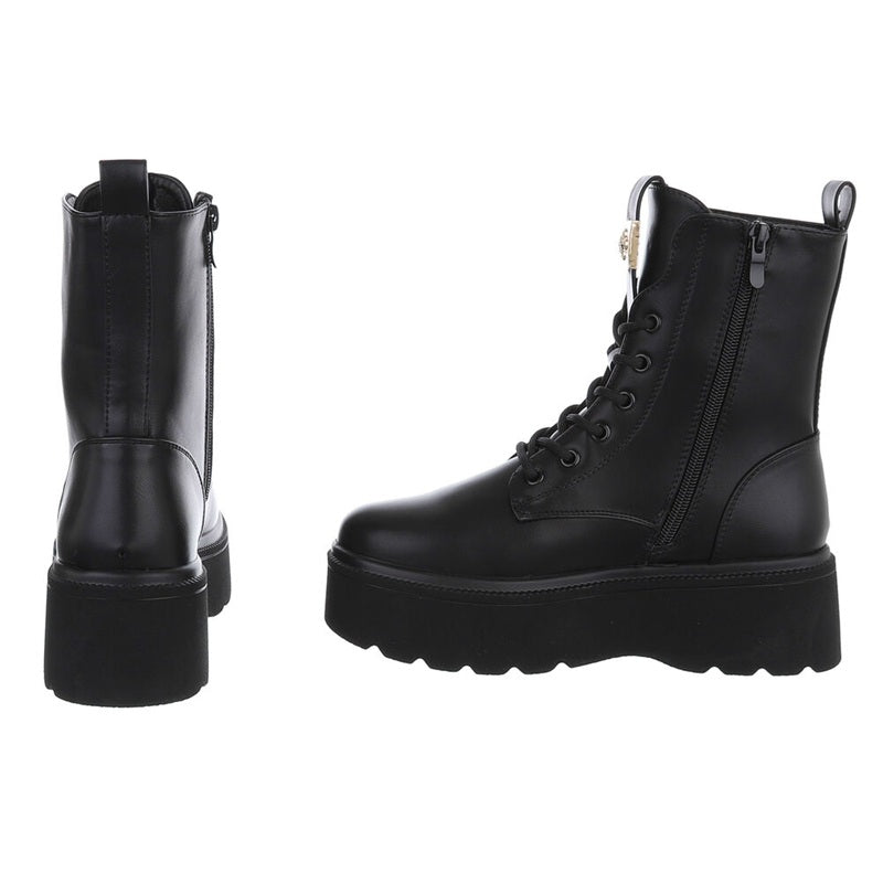 Дамски боти с връзки до глезена в черно